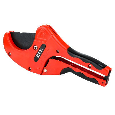 Труборез для пластиковых труб    (0-65 мм, храповой механизм, двухкомп. рукоятка)