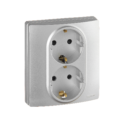 ETIKA Розетка двойная с заземлением со шторками алюминий автоматические зажимы